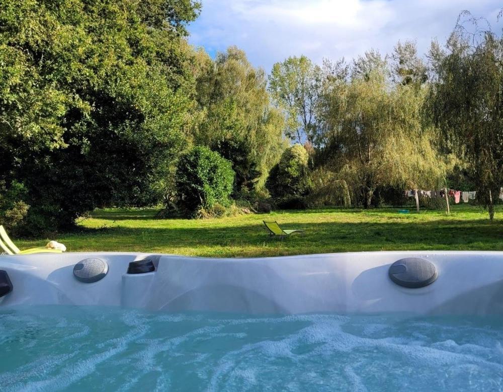 Le Domaine Des Sources Bed & Breakfast Landévant Dış mekan fotoğraf